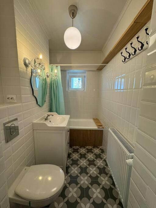 Luxury Near Square Apartment *