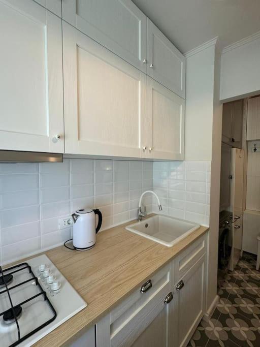 Apartment Luxury Near Square Bucharest