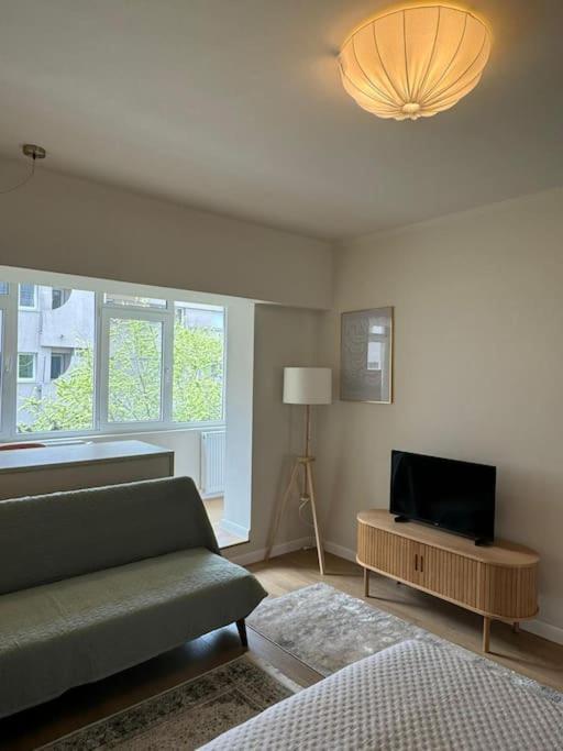 Luxury Near Square Apartment *